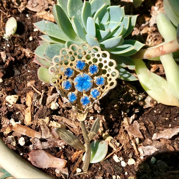 Vintage Rhinestone Flower Pin - Picture 4 of 7